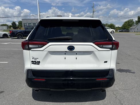 Used 2022 Toyota RAV4 SE w/ Weather & Moonroof Package AWD/4WD image 4