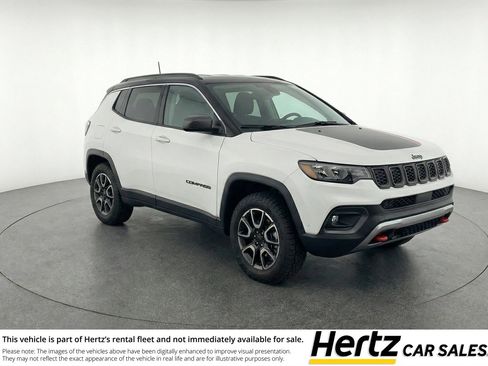 Used 2025 Jeep Compass Trailhawk AWD/4WD image 1