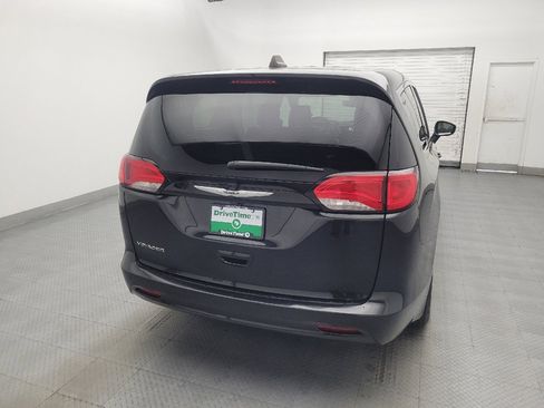 Used 2023 Chrysler Voyager LX FWD image 7