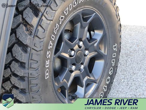 Used 2023 Jeep Wrangler Unlimited w/ Cold Weather Group AWD/4WD image 39