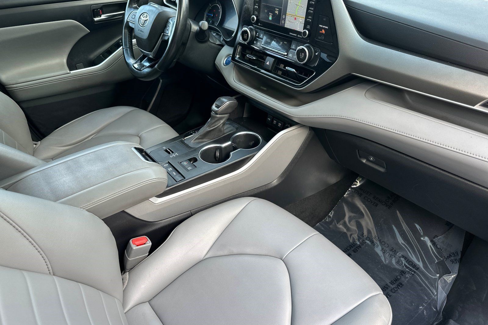 Used 2021 Toyota Highlander XLE AWD/4WD image 35