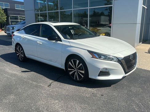 Used 2021 Nissan Altima 2.5 SR w/ SR Premium Package AWD/4WD image 1