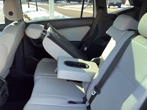 Used 2020 Volkswagen Tiguan SE R-Line image 15