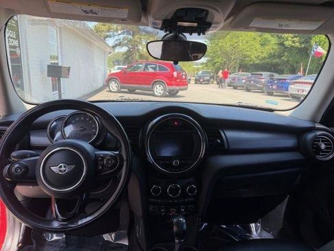 Used 2018 MINI Cooper 4-Door Hardtop FWD image 16