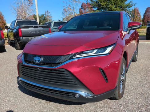 Used 2024 Toyota Venza Limited image 2