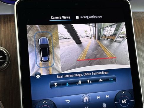 Used 2025 Mercedes-Benz GLC 300 4MATIC image 26