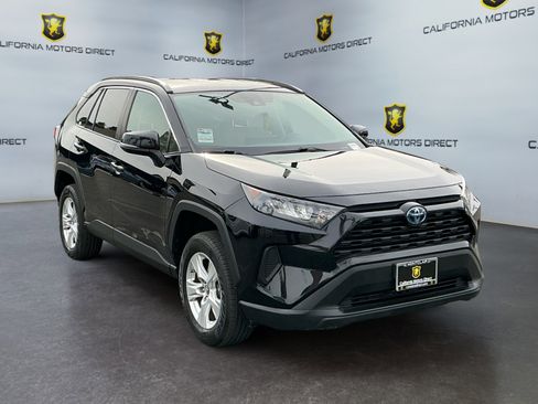 Used 2021 Toyota RAV4 LE image 7