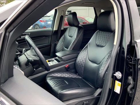 Used 2023 Ford Edge Titanium image 12