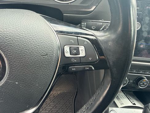 Used 2018 Volkswagen Tiguan SE w/ Panoramic Sunroof Package AWD/4WD image 11