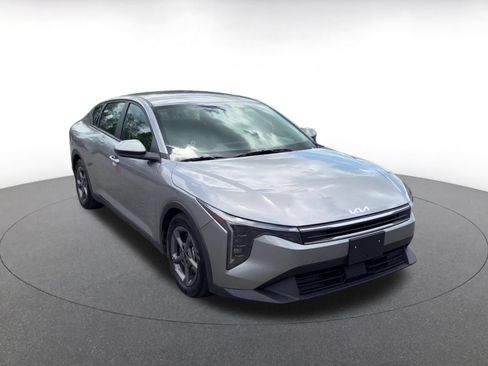 Used 2025 Kia K4 FWD image 2
