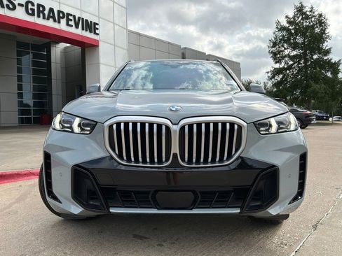 Used 2025 BMW X5 xDrive40i w/ M Sport Package AWD/4WD image 3
