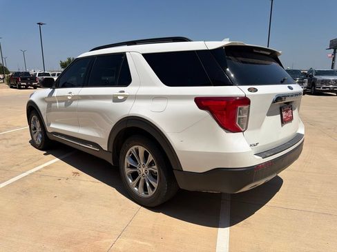 Used 2024 Ford Explorer XLT w/ Equipment Group 202A RWD image 4