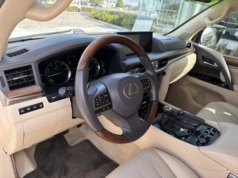 Used 2018 Lexus LX 570 4WD w/ Luxury Package image 15