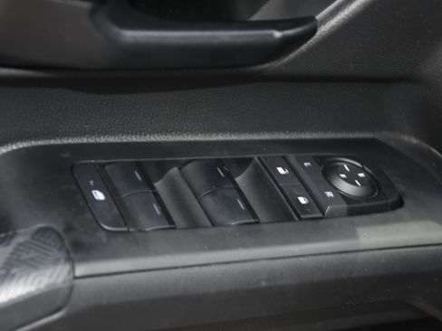 Certified 2024 Toyota Tacoma SR5 AWD/4WD image 10