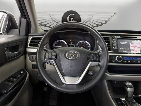 Used 2016 Toyota Highlander XLE FWD image 12