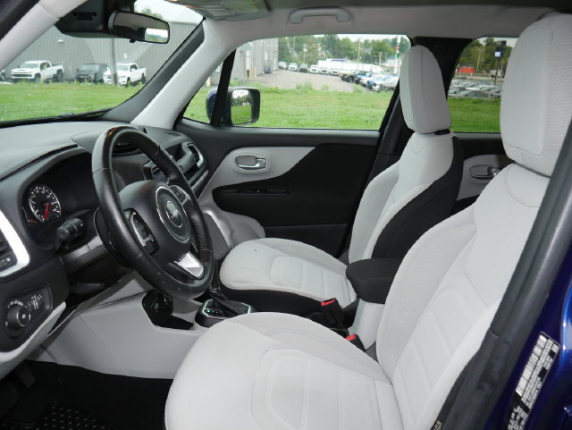 Used 2018 Jeep Renegade Latitude w/ Cold Weather Group AWD/4WD image 2
