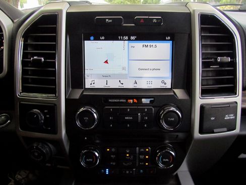 Used 2018 Ford F150 Lariat w/ Trailer Tow Package image 32