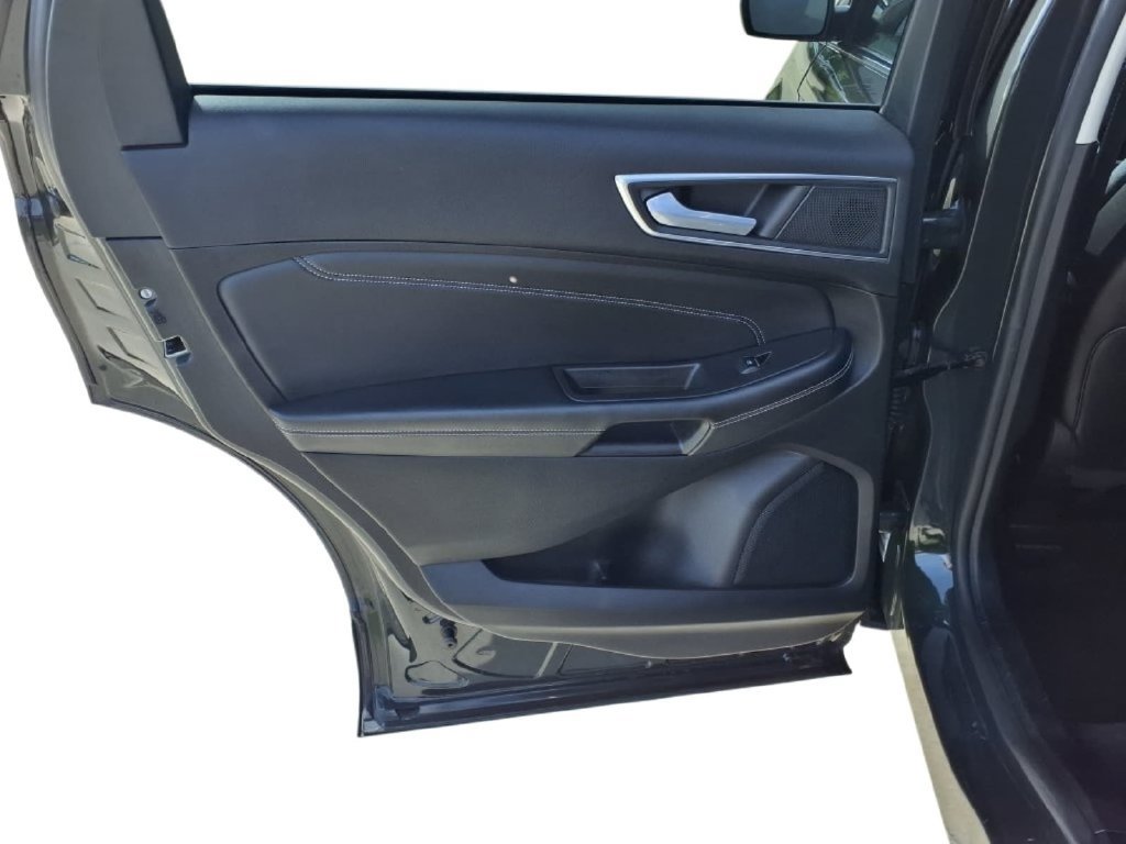 Used 2023 Ford Edge Titanium AWD/4WD image 16