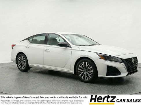 Used 2025 Nissan Altima 2.5 SV FWD image 1