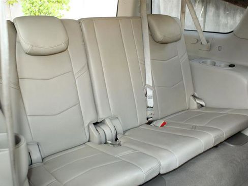 Used 2015 Cadillac Escalade ESV Luxury image 11