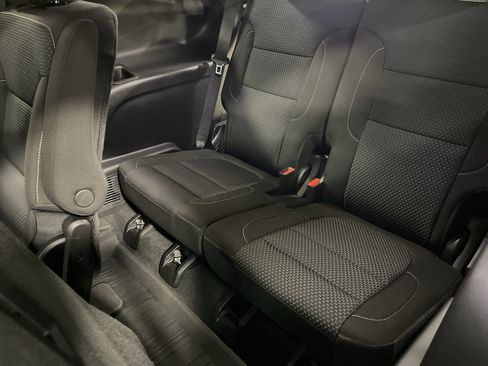 Used 2023 GMC Acadia SLE w/ Driver Convenience Package image 12