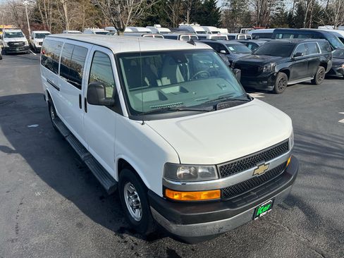 Used 2019 Chevrolet Express 3500 LT w/ LT Preferred Equipment Group image 5
