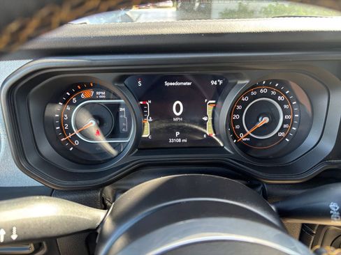 Used 2025 Jeep Wrangler Unlimited Sahara AWD/4WD image 40