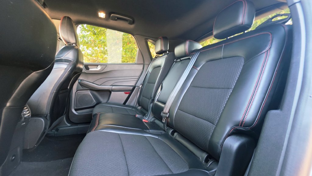 Used 2024 Ford Escape ST-Line AWD/4WD image 28