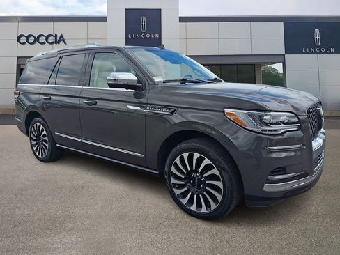 Certified 2024 Lincoln Navigator Black Label AWD/4WD image 3