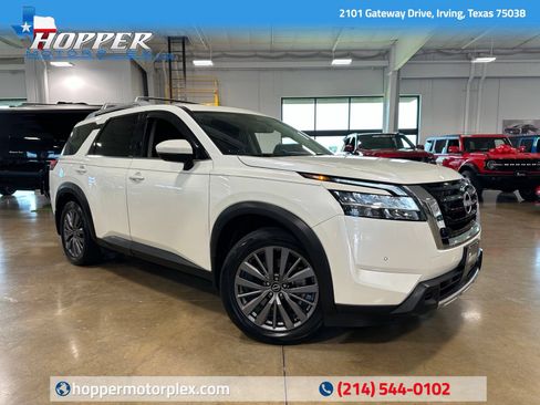 Used 2024 Nissan Pathfinder SL w/ SL Premium Package FWD image 1