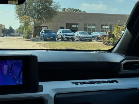 Used 2024 Toyota Tacoma TRD Off-Road image 35