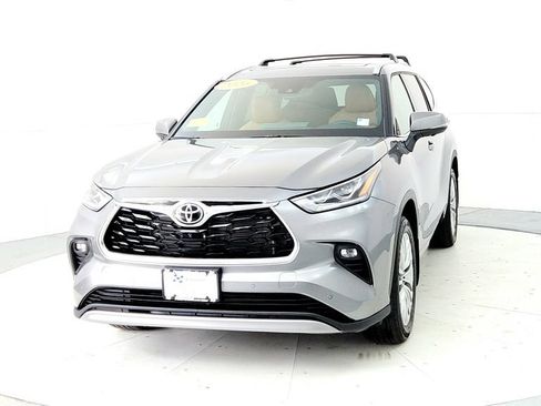 Certified 2026 Toyota Highlander Platinum AWD/4WD image 2