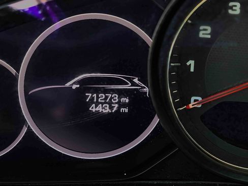 Used 2021 Porsche Cayenne S image 10