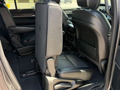 Used 2024 Jeep Wagoneer Series II AWD/4WD image 36