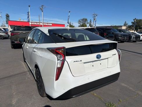 Used 2018 Toyota Prius Two w/ Prius Two Safety Plus Package image 6