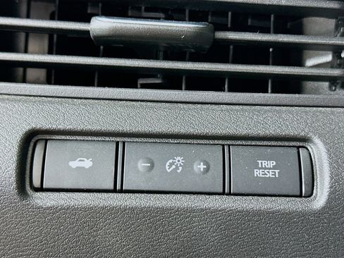 Used 2025 Nissan Altima 2.5 SV FWD image 17