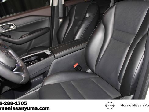 Used 2021 Nissan Rogue SV w/ Premium Package FWD image 4