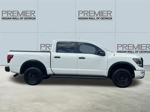 Used 2021 Nissan Titan PRO-4X w/ Pro-4x Convenience Package AWD/4WD image 27