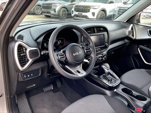 Used 2024 Kia Soul LX w/ Option Group 015 image 16