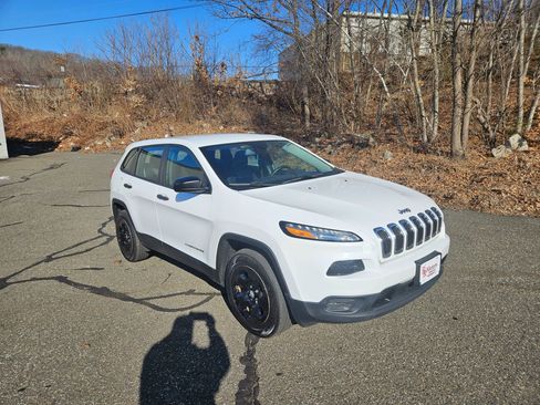 Used 2017 Jeep Cherokee Sport w/ Safety Group AWD/4WD image 3