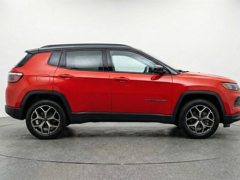 Used 2025 Jeep Compass Limited AWD/4WD image 11