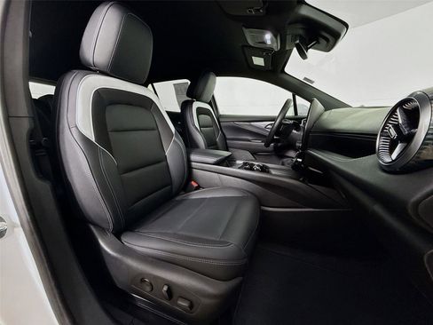 Used 2024 Chevrolet Blazer EV LT image 28