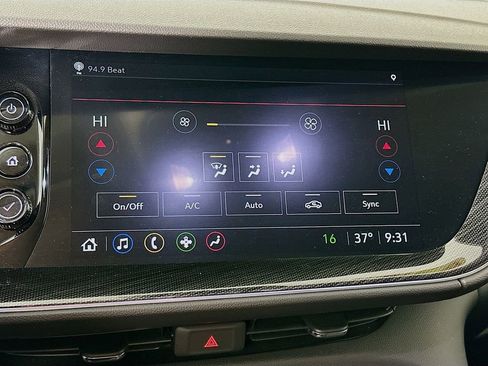 Used 2023 Buick Envision Essence image 22