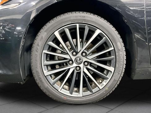Used 2025 Lexus ES 300h w/ Premium Package FWD image 11