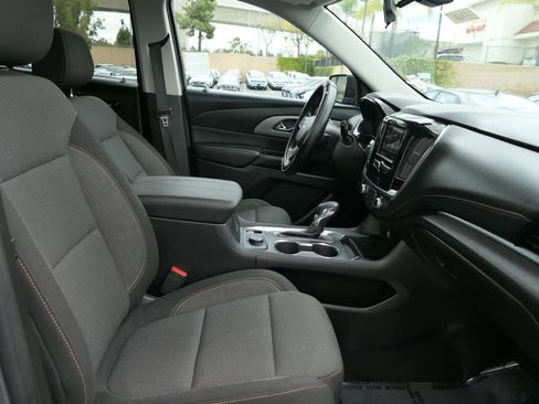 Used 2021 Chevrolet Traverse LS FWD image 27