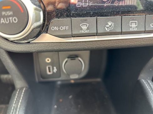 Used 2018 Nissan Kicks SV FWD image 15