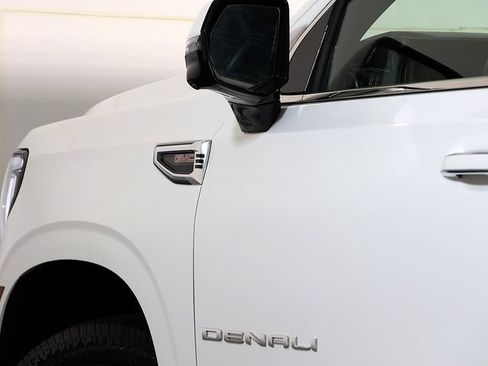 Used 2025 GMC Yukon XL Denali AWD/4WD image 12