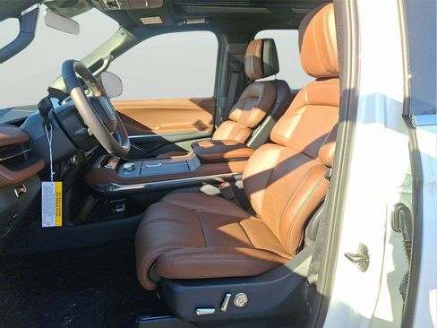 New 2025 Lincoln Navigator L Reserve image 13
