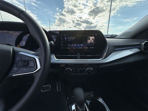 Used 2024 Chevrolet Trax LT w/ Driver Confidence Package image 12