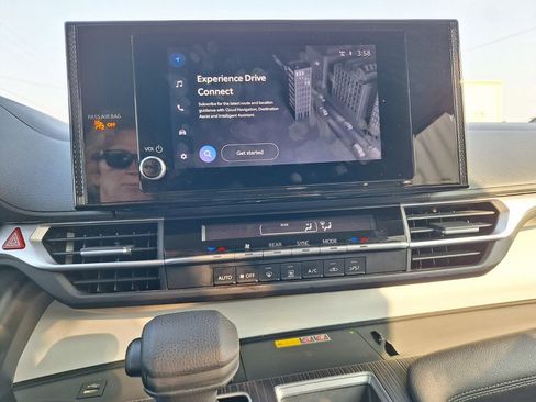 Used 2025 Toyota Sienna LE image 17